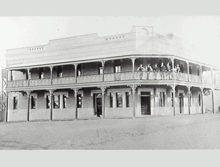 Corrimal Family Hotel Wollongong Library_PAINTED DOTS